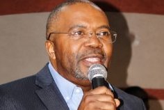 Gabon / Pagne obligatoire le vendredi&nbsp;: entre sarcasmes et critiques de fond, Michel Ongoundou Loundah appelle à une véritable politique industrielle