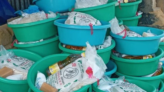 Mékambo / Célébration en différé de la fête des mères&nbsp;: l’association LAMBASS LÂ UNGOM distribue des kits alimentaires