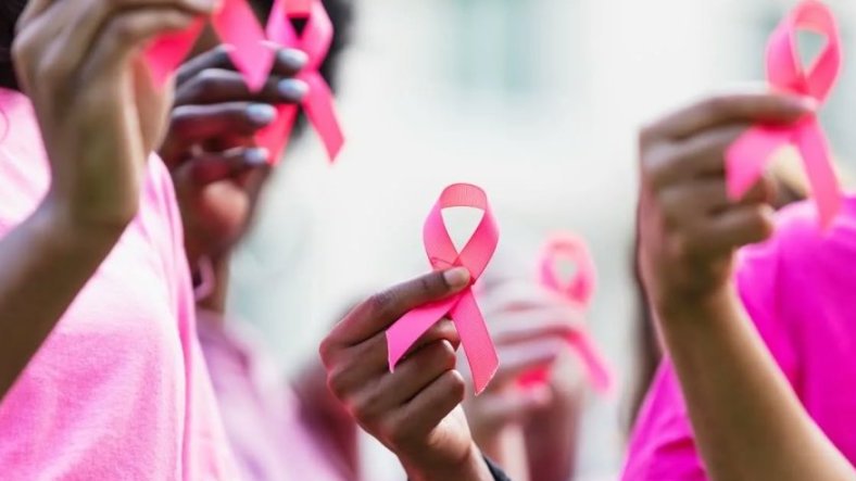 Cancer du sein&nbsp;: après les campagnes d’Octobre Rose, quel suivi pour les femmes&nbsp;?