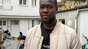 Paris&nbsp;: Anne Hidalgo décore Fousseynou Samba Cissé, sauveteur d’une famille en flammes