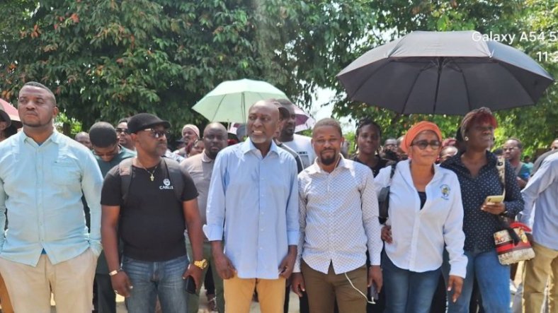 Grève des enseignants&nbsp;: aucune reprise des cours, le bras de fer s’intensifie