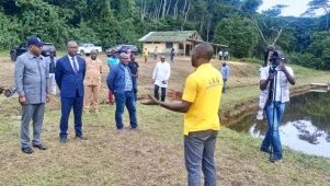 Mitzic&nbsp;: le Ministre Patrick Barbera Isaac en mission à Agro Business Group