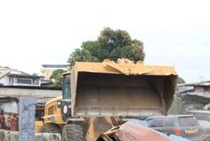 Libreville&nbsp;: la mairie désencombre le quartier STFO pour libérer l’espace public