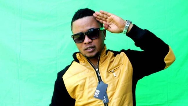 Plus de dix ans de scène et toujours au top : Prince Kiala enflamme le game