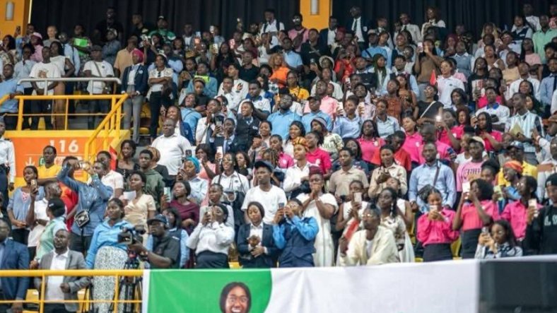 Remise des ordinateurs&nbsp;:   entre espoirs et frustrations chez les étudiants