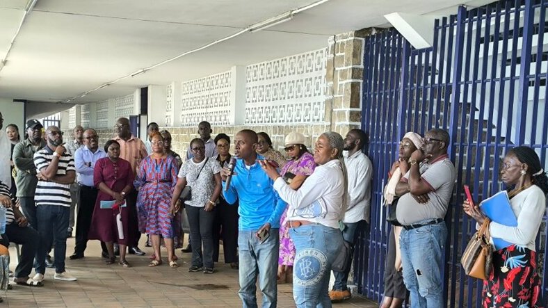 Libreville : Les employés de la Poste S.A menacent de rentrer en grève pour les salaires impayés