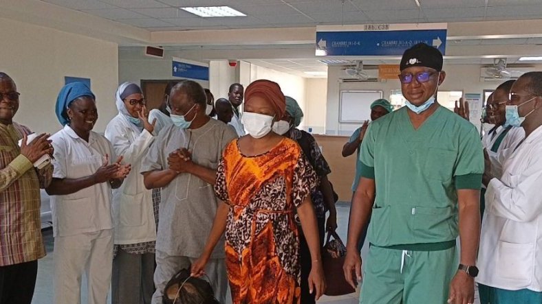 Première greffe de rein au Burkina Faso : la patiente quitte l’hôpital