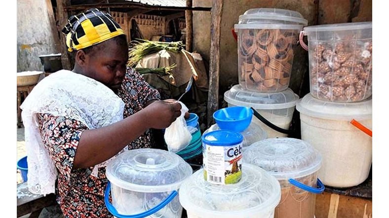 Libreville : la bataille des femmes commerçantes pour vendre dans les établissements scolaires