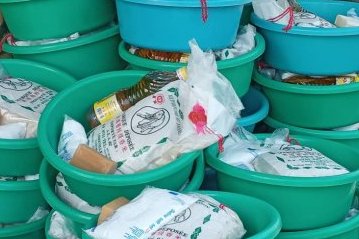 Mékambo / Célébration en différé de la fête des mères&nbsp;: l’association LAMBASS LÂ UNGOM distribue des kits alimentaires