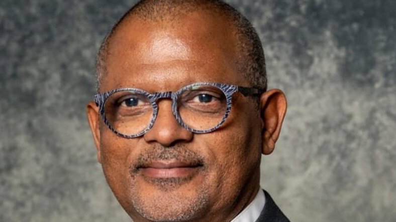 Relation économique Gabon –France : Alain-Claude Kouakoua met les pieds dans le plat